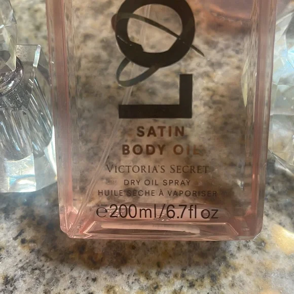 Victorias Secret Love Satin Body Oil Dry Oil Spray 6.7 Fl oz - Picture 4 of 4